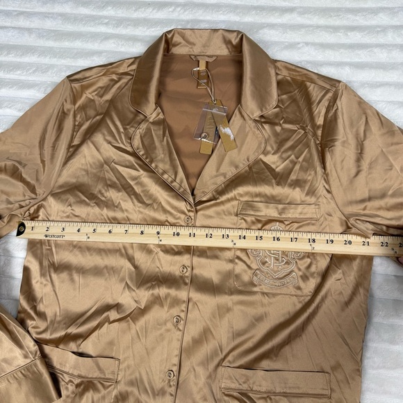 NWT SKIMS  Hotel Shine Long Sleeve Button Up Sleep Top Women’s Large Homey - Picture 7 of 10